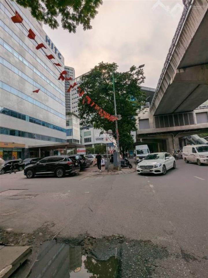 Cho thuê nhà ngõ 181 xuân thủy diện tích 60m2 * 5 tầng tầng 1+2 thông sàn tầng 3+4 chia phòng 19tr