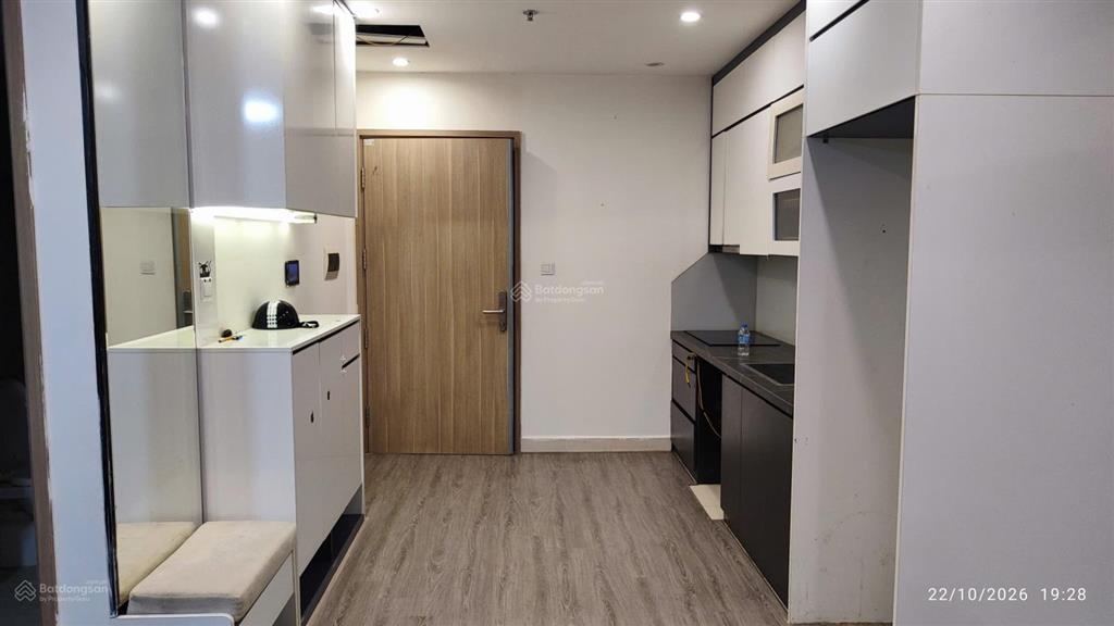 Chính chủ cho thuê căn góc 2+1 tại tòa s2, view sân vận động vinhomes smart city
