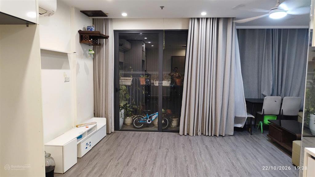 Chính chủ cho thuê căn góc 2+1 tại tòa s2, view sân vận động vinhomes smart city