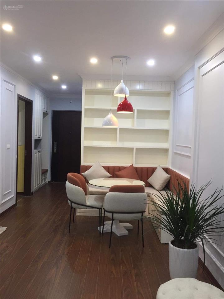 Chính chủ gửi bán căn 2pn 2wc 69m2 hướng đông nam  tầng cao view thoáng  5,3 tỷ có sẵn sổ đỏ