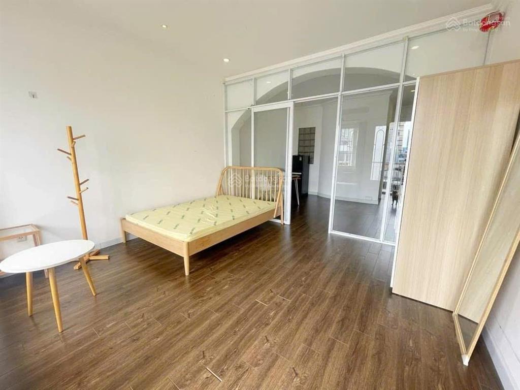 Cho thuê căn hộ dịch vu studio tách bếp q4, gần cầu khánh hội, cầu nguyễn văn cừ,q1,q5, q7, đh luật