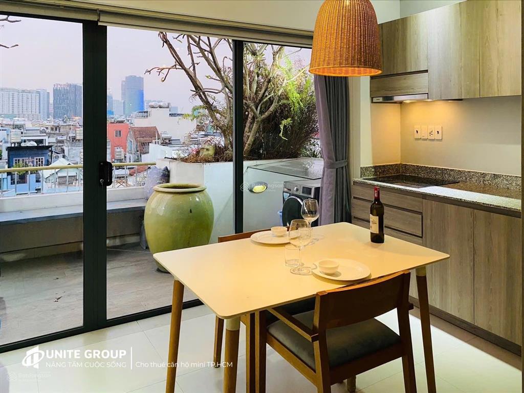 Cho thuê căn hộ dịch vụ quận 4, siêu phẩm rooftop studio ban công sân vườn chỉ còn duy nhất 1 căn