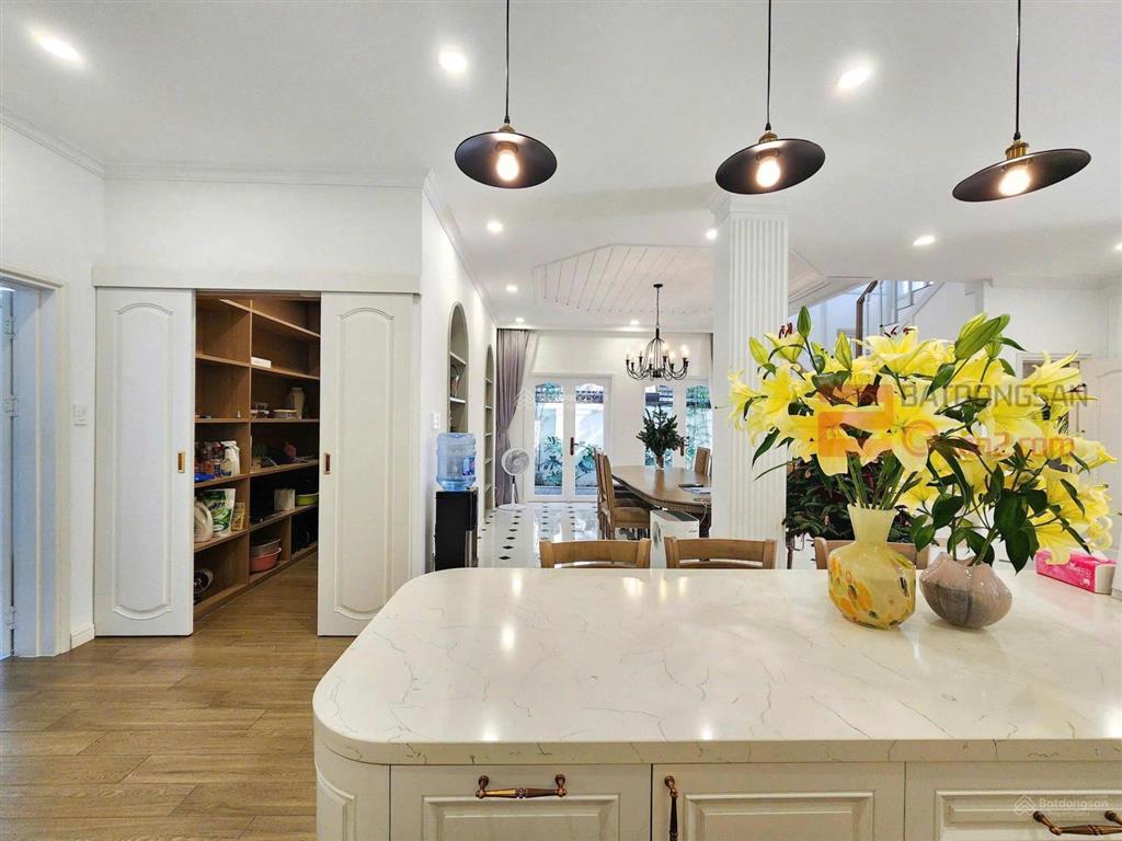 Biệt thự thảo điền nở hậu hiếm dt 304m² giá 105 tỷ