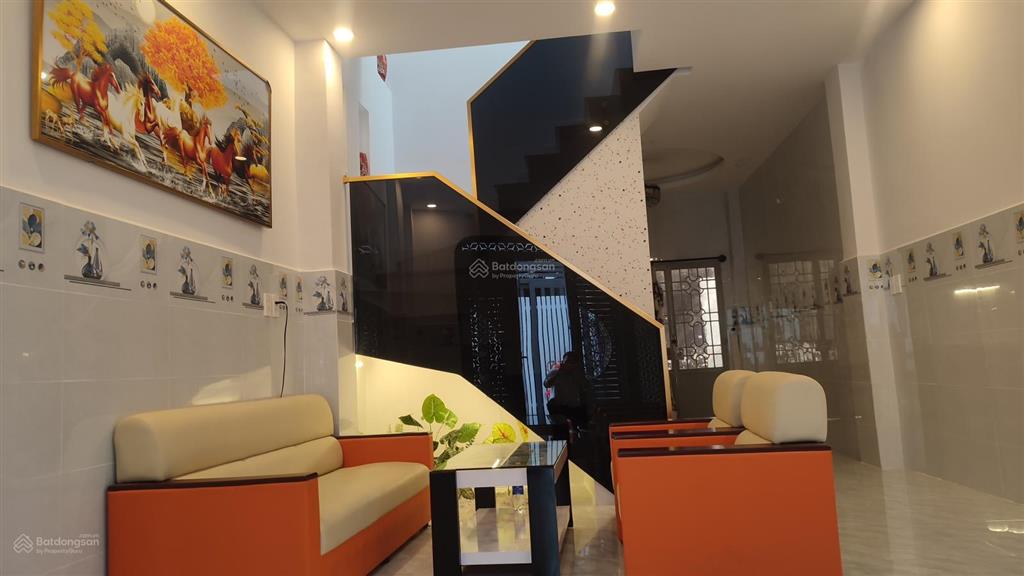 2 mặt tiền hẻm, nhà mới 2 tầng, gần mặt tiền bà hom, 2pn 2wc, phòng khách, giá tốt.