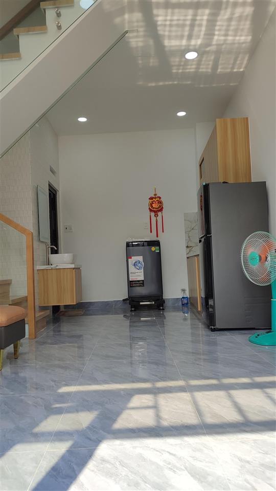 Nhà mới, 2 tầng. 2pn 2wc, dt 3.7x6.6 nở hậu 4. giá 3.75 tỷ