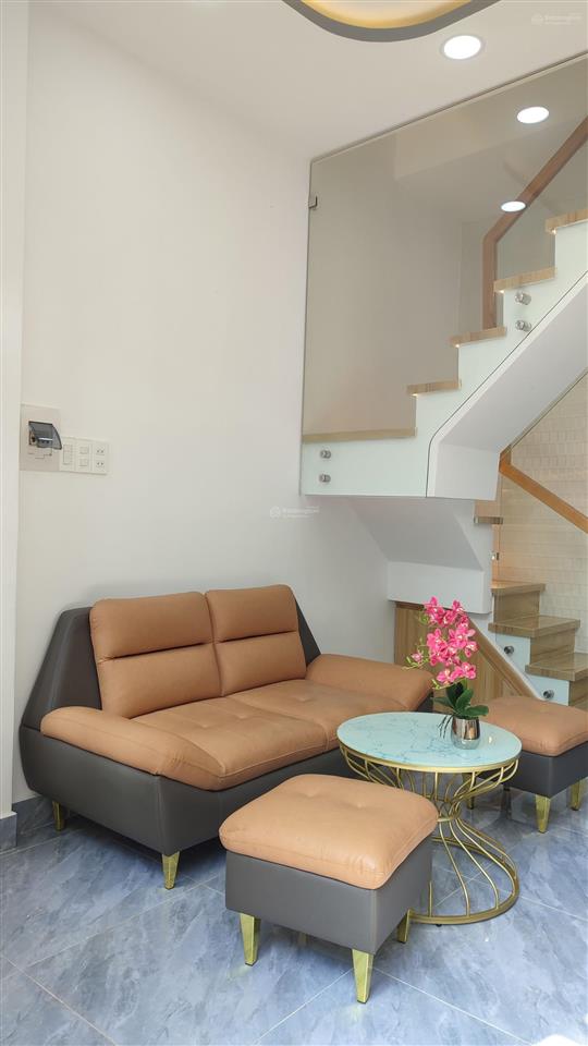 Nhà mới, 2 tầng. 2pn 2wc, dt 3.7x6.6 nở hậu 4. giá 3.75 tỷ