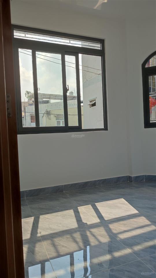 Nhà mới, 2 tầng. 2pn 2wc, dt 3.7x6.6 nở hậu 4. giá 3.75 tỷ