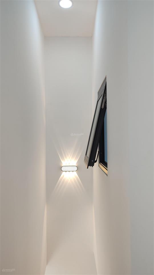 Nhà mới, 2 tầng. 2pn 2wc, dt 3.7x6.6 nở hậu 4. giá 3.75 tỷ