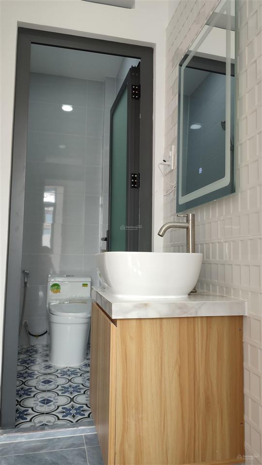 Nhà mới, 2 tầng. 2pn 2wc, dt 3.7x6.6 nở hậu 4. giá 3.75 tỷ