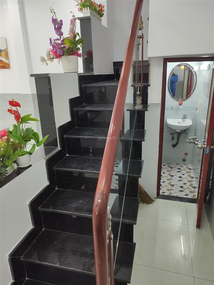 Căn góc 2 mặt tiền hẻm 7m, sát chợ bình trị đông, bình tân
