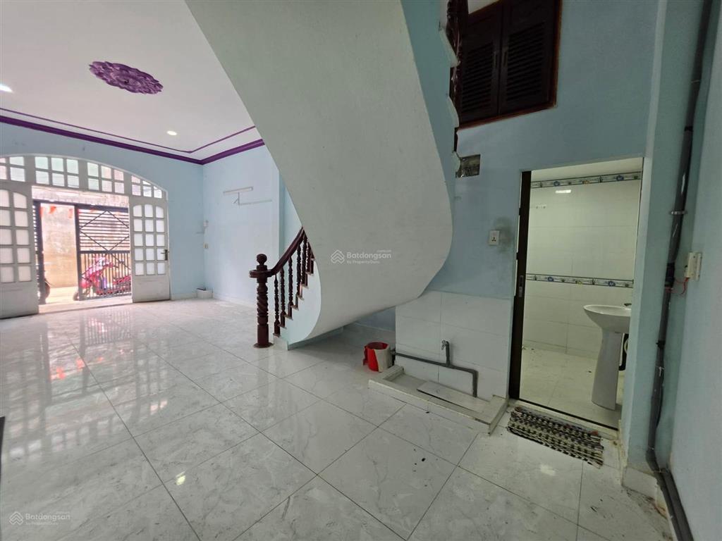 Nhà hẻm, ô tô ngủ trong nhà, gần chợ phú lâm, quận 6