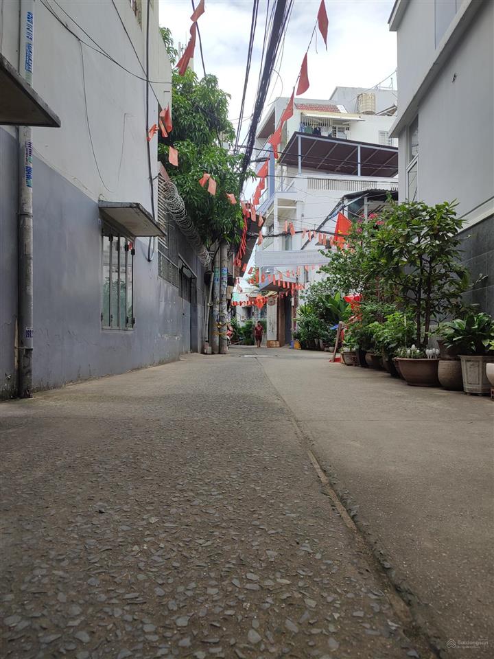Nhà hẻm, ô tô ngủ trong nhà, gần chợ phú lâm, quận 6
