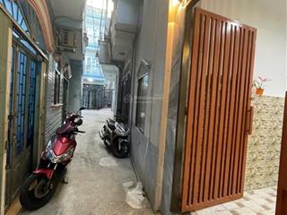 Nhà mới xây nở hậu sân rộng 2 cửa thông 2 hẻm giá 4ty480 còn thương lượng nha anh chị