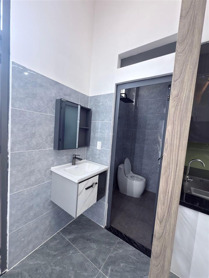 3tỷ3  cần bán nhà đường hà huy giáp, an phú đông, q12  90m2  sổ hồng riêng sang tên liền