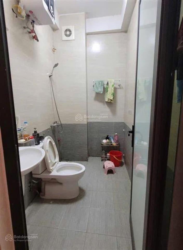 Bán nhà ngõ 104 hạ yên quyết dt 65m2 x6t, mt 4m giá 13 tỷ, sổ đỏ đẹp, gần ô tô