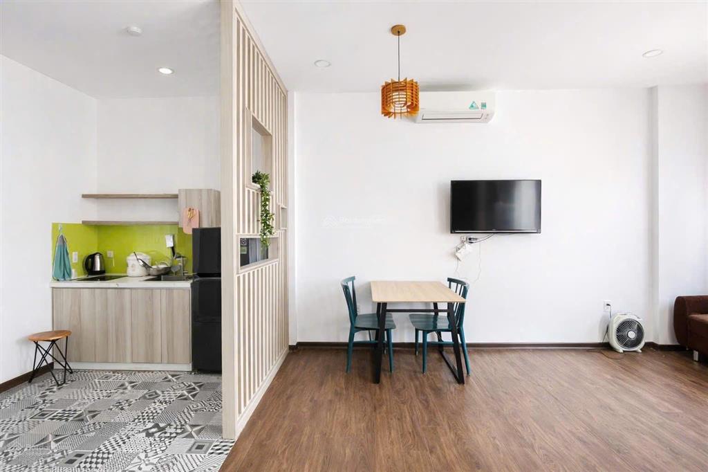 Căn hộ cho thuê full nội thất ngay trung tâm quận 1, đủ mọi tầm giá, thang máy  ban công