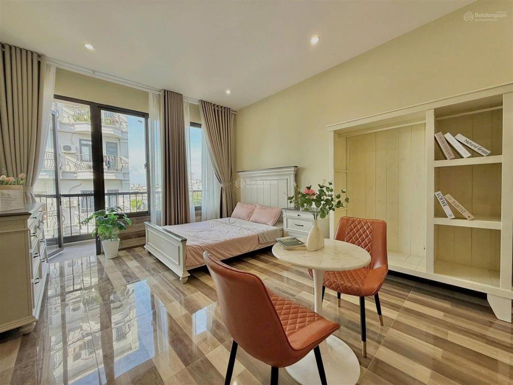 Căn hộ full nội thất cửa sổ ban công thoáng gần cầu nguyễn văn cừ, chợ bến thành quận 1
