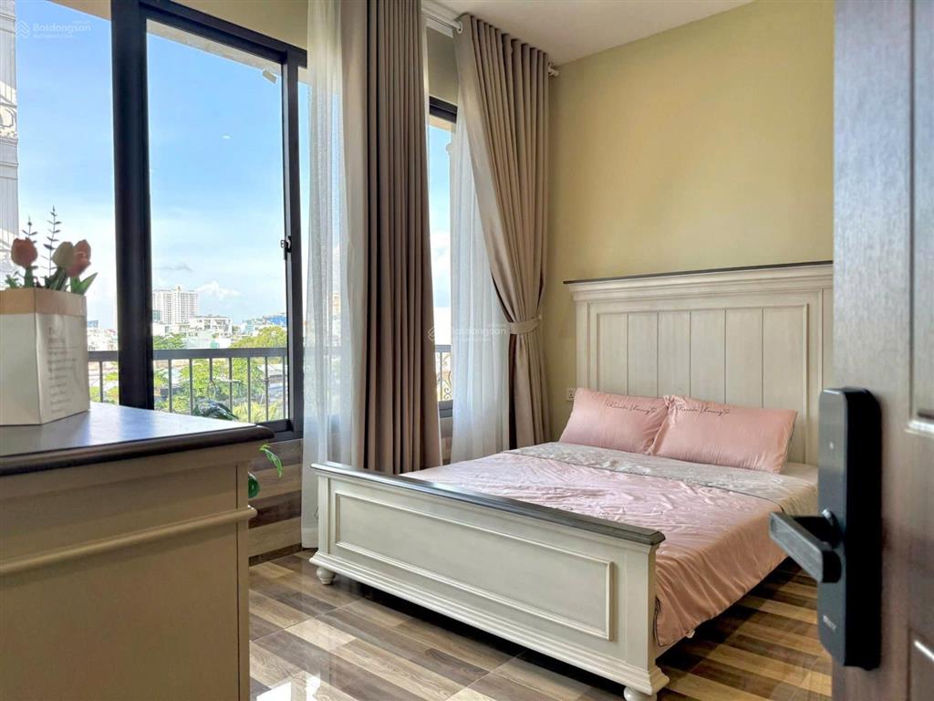 Căn hộ full nội thất cửa sổ ban công thoáng gần cầu nguyễn văn cừ, chợ bến thành quận 1