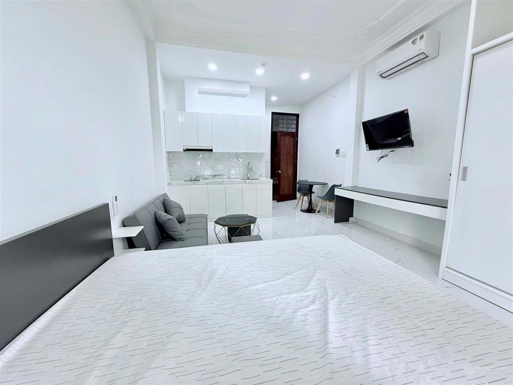 Cho thuê căn hộ full nội thất ban công cửa sổ ngay trung tâm quận 4 sát bên quận 1, quận 3