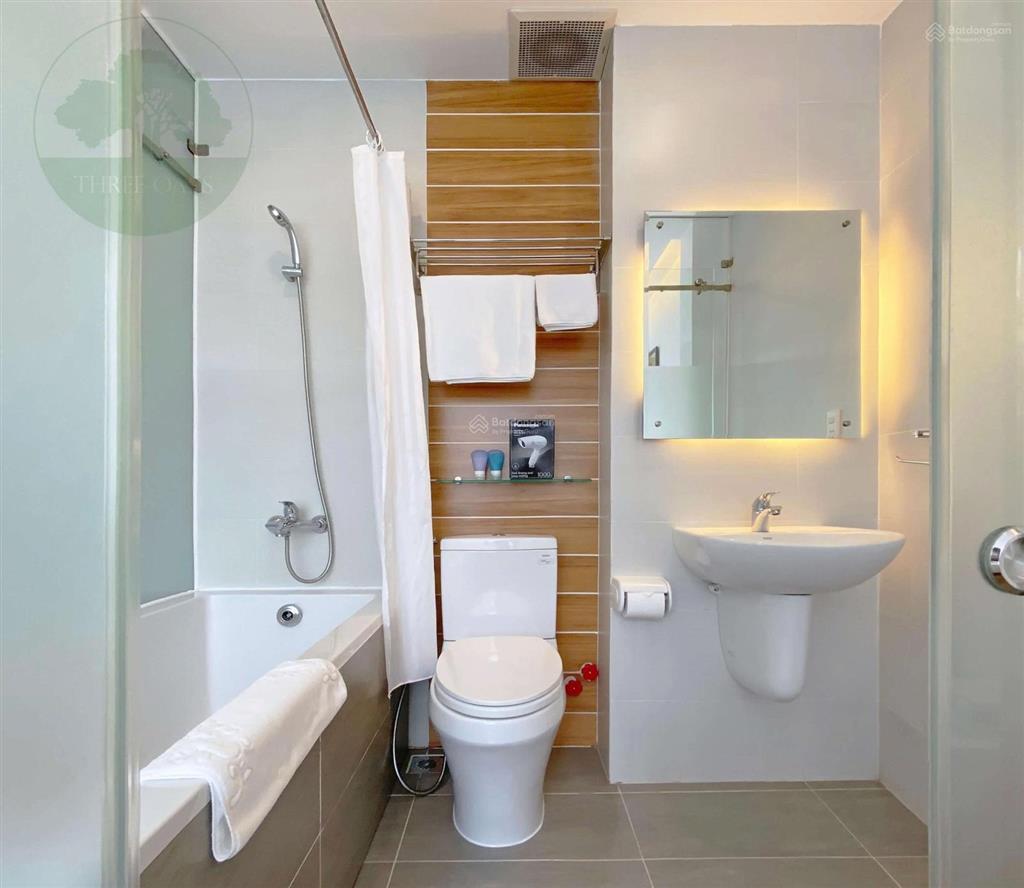 Cho thuê căn hộ full nội thất ban công cửa sổ ngay trung tâm quận 4 sát bên quận 1, quận 3