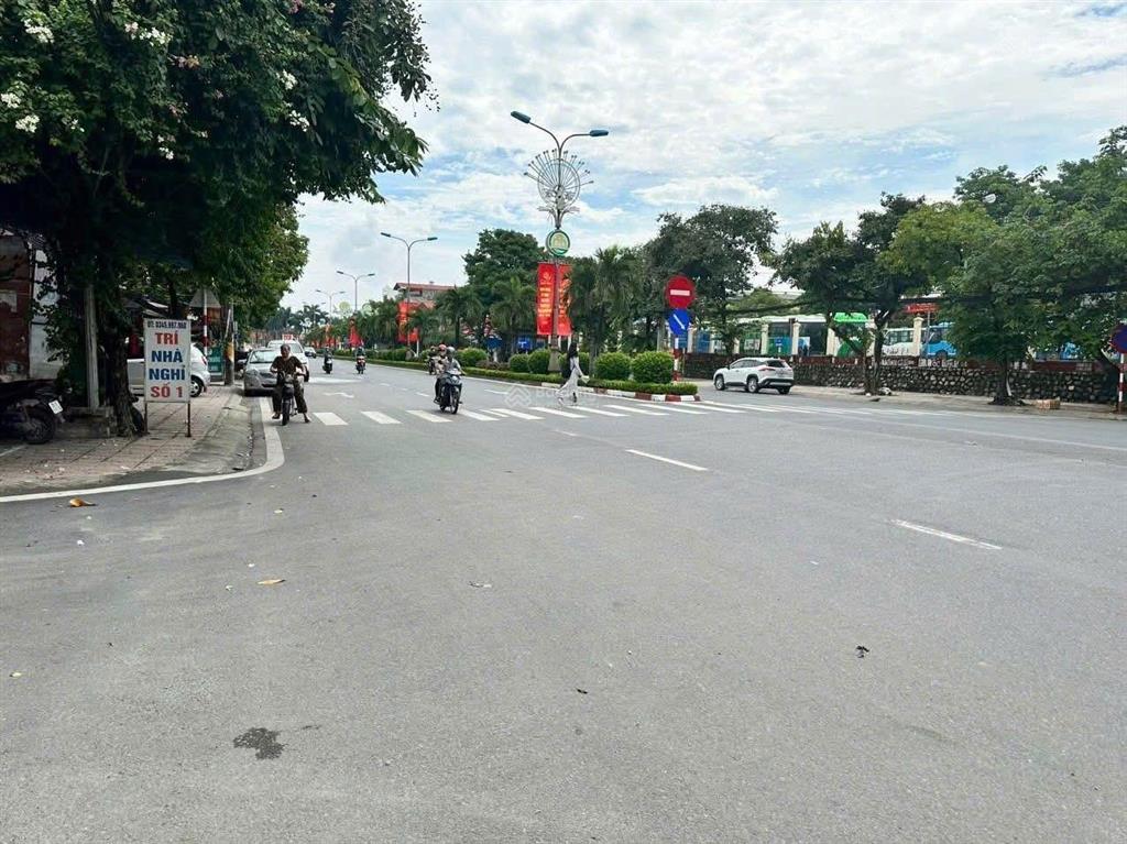 Bán nhà mặt phố tại mai trai, sơn tây, 300m2 x mặt tiền 12m, đường lớn, kinh doanh đỉnh