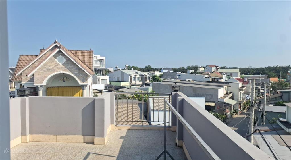 Chỉ 10 phút đến q7, q4 hxh 4.5x16.3 3 tầng 3pn khu an ninh, full tiện ích khô thoáng ko gập