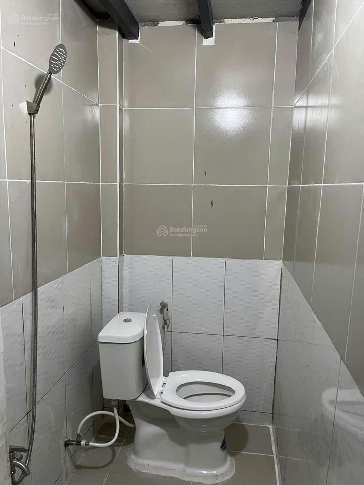 Cho thuê phòng trệt mặt đất, có gác. gần bên kcx, ufm, nttu quận 4. tiện sang phú mỹ hưng
