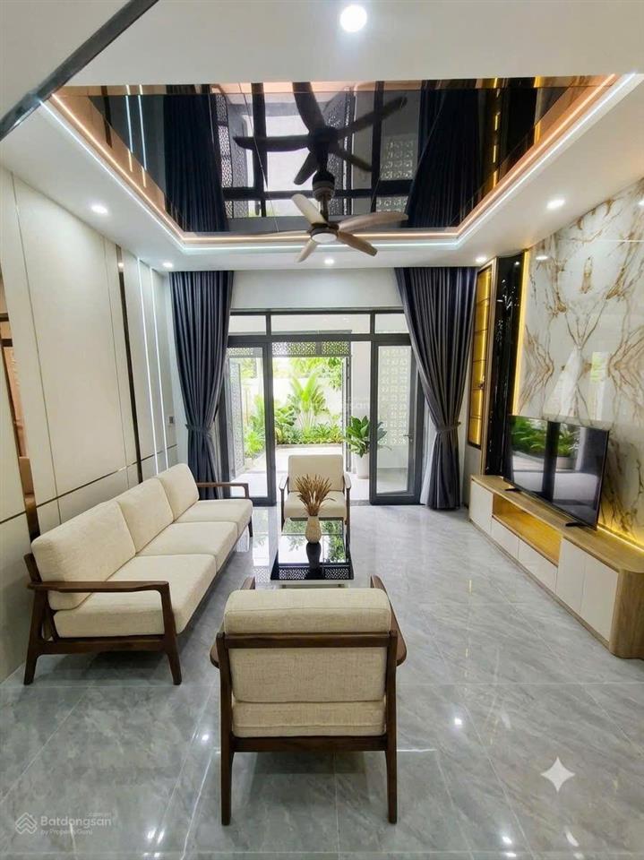 Phạm văn sáng ngay chợ bà điểm  81m2  ngang 5m  4pn  3 lầu  hxt 6.5 tỷ