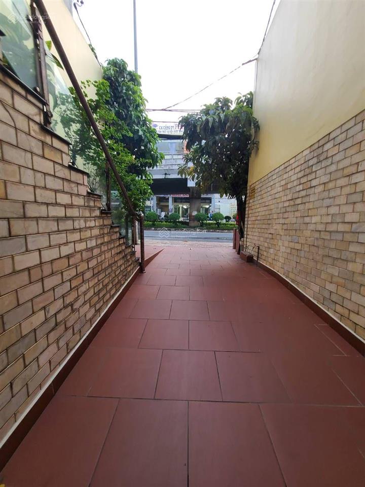 Chủ ngộp giảm 4 tỷ chdv 20 phòng  cách 300m sang gò vấp