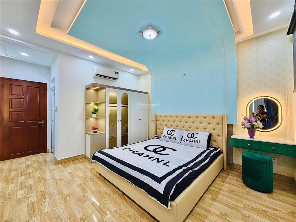 Nhà mặt tiền giá trong hẻm
siêu phẩm mới full nội thất