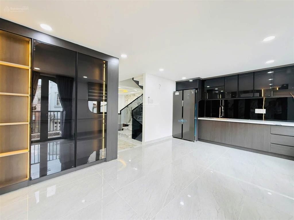 Nhà xây mới hoàn thiện vào ở ngay 5.5 dài 15m, giá 7.2 tỷ