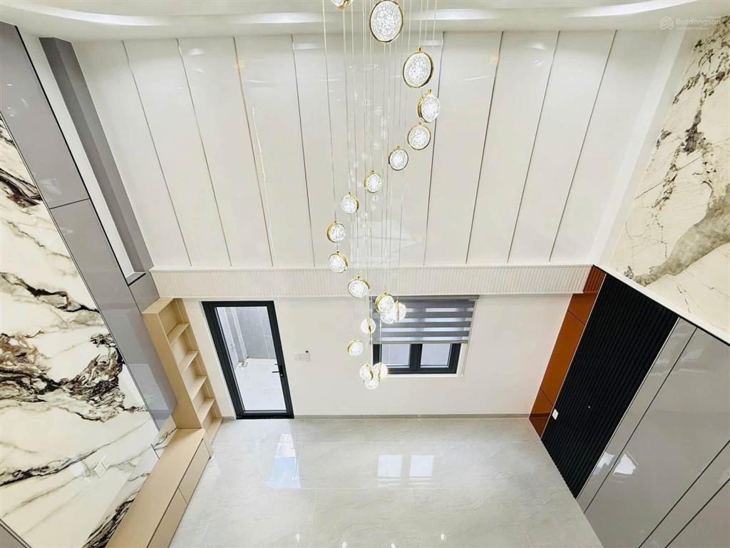 Nhà xây mới hoàn thiện vào ở ngay 5.5 dài 15m, giá 7.2 tỷ