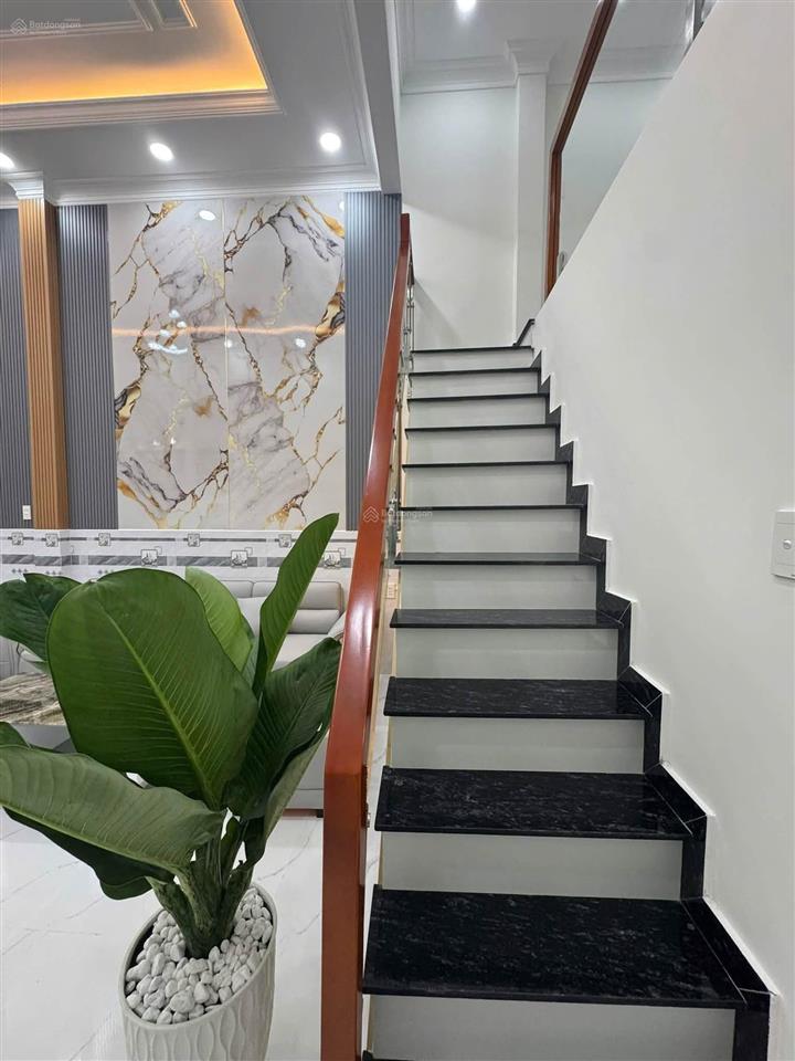 Nhà mặt tiền quận 12 4x20 giá 5.95 tỷ vị trí cách gò vấp chưa tới 1km
