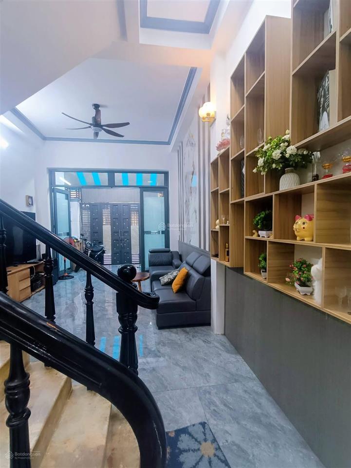 Bán nhà mặt tiền đường phường 9 gò vấp ngang 4 dài 16 giá 8,3 tỷ