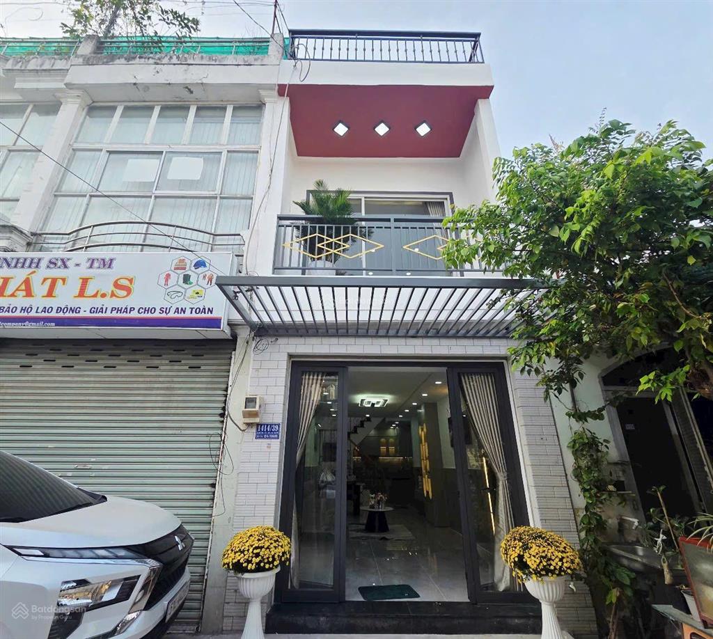 Nhà đẹp vào ở ngay chỉ 10 bước chân ra đường bờ sông vàm thuật, hẻm xe tải lớn ok