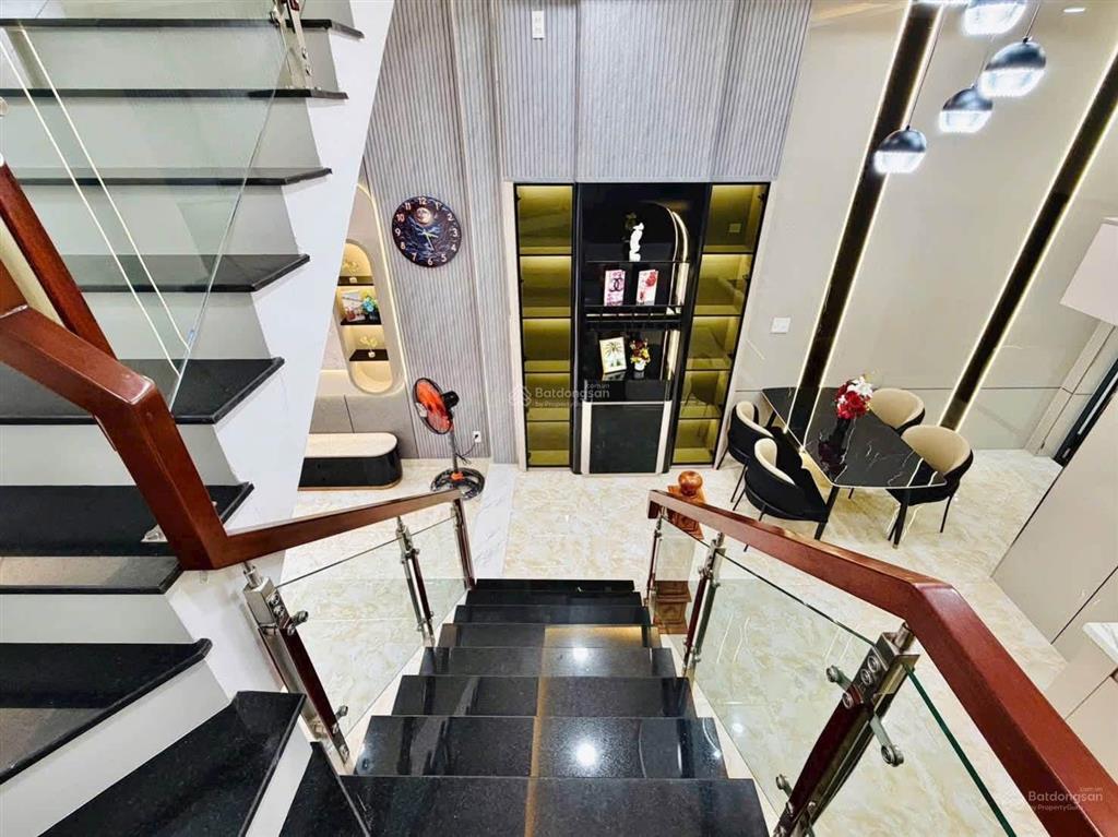 Bán nhà 4.4 x 18m 83m2 full nội thất mới đẹp giá chỉ 6 tỷ