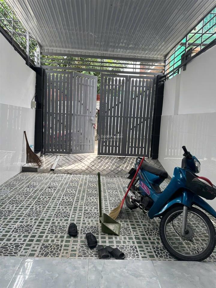 Thơm  hxt 8m sát ql13 100m2 2 tầng chỉ 8.x tỷ