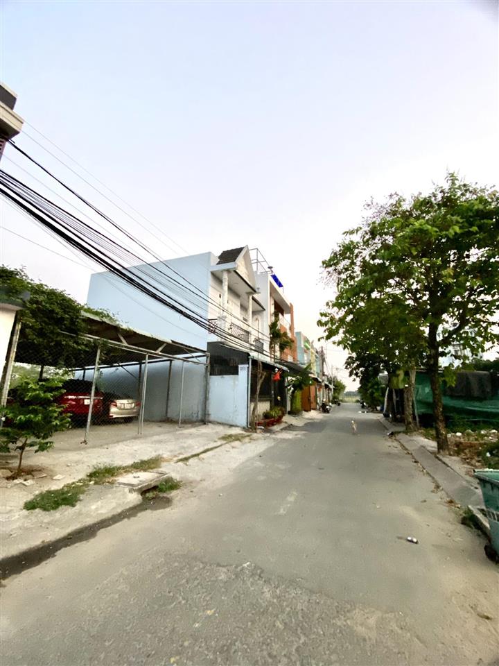 Gấp định cư bán lô đất 30.93tr/m2 ở bà điểm, 5x26m, khu phân lô xây được 5t, ngay sau công an xã bđ