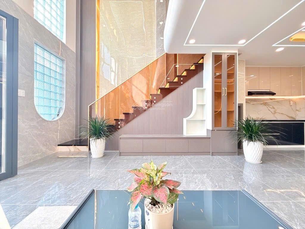 Full nội thất nhà mới 5 tầng đường tl15, phường thạnh lộc q 12  55m² ở ngay cực tiện