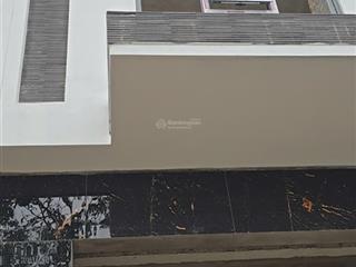 Cho thuê dài hạn làm kho nhà liền kề 5 tầng xây thô, hoàn thiện mặt ngoài. đường trước nhà 14m.