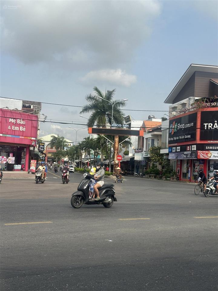 Hiếm dt khủng 664m2, mặt bằng kinh doanh ngay chợ thị trấn vĩnh điện, đang cho thuê, giá chỉ 14 tỷ.