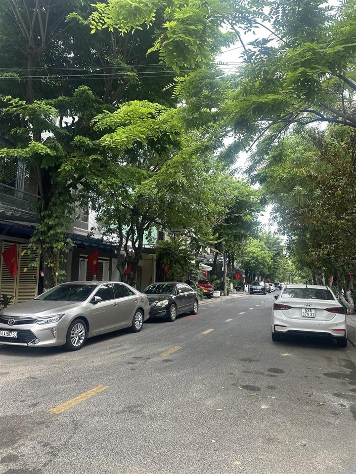Có dòng tiền ổn định, ngay trung tâm, chưa qua đầu tư, mặt tiền hoàng dư khương giá chỉ 9.59 tỷ.