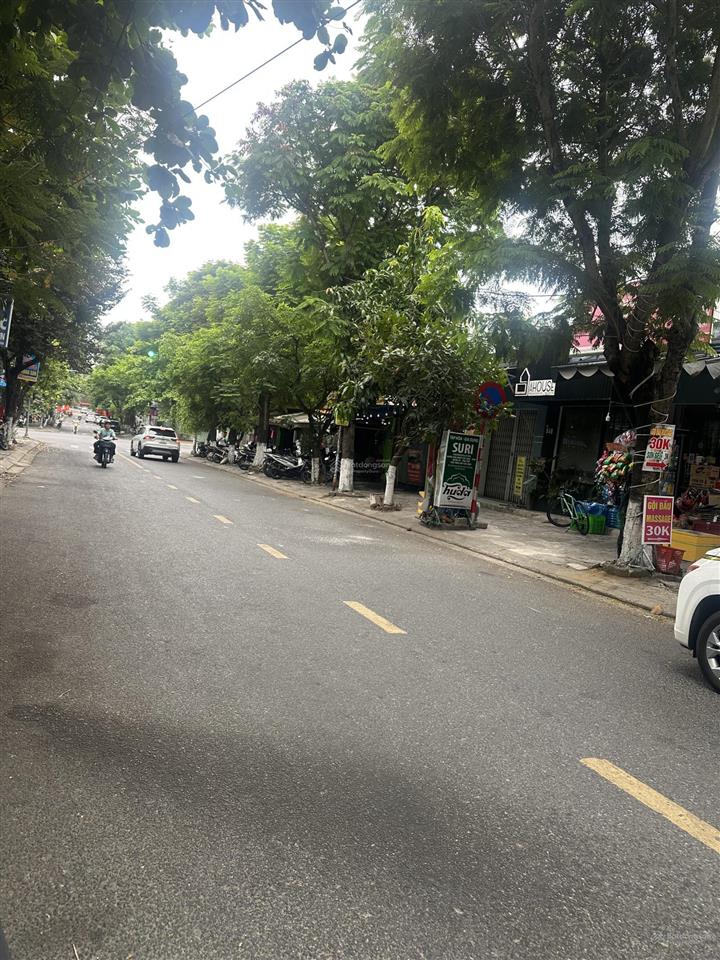 Có dòng tiền ổn định, ngay trung tâm, chưa qua đầu tư, mặt tiền hoàng dư khương giá chỉ 9.59 tỷ.