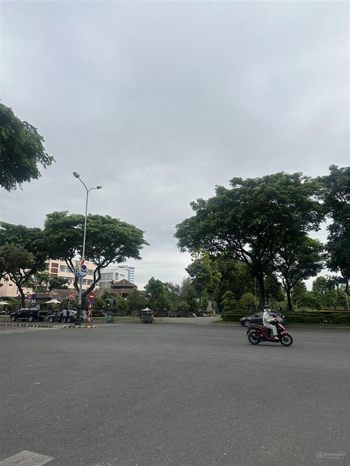 Có dòng tiền ổn định, ngay trung tâm, chưa qua đầu tư, mặt tiền hoàng dư khương giá chỉ 9.59 tỷ.