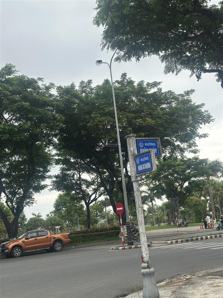 Có dòng tiền ổn định, ngay trung tâm, chưa qua đầu tư, mặt tiền hoàng dư khương giá chỉ 9.59 tỷ.