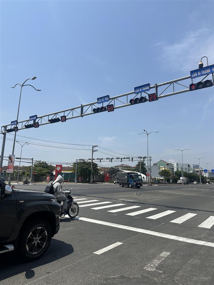 Quỹ đất hiếm mặt tiền kinh doanh sơn trà, ngay ngã 4 đường lớn đông đúc,127m2 chỉ 12.3 tỷ ngô quyền