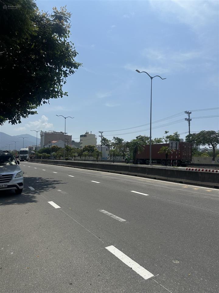 Quỹ đất hiếm mặt tiền kinh doanh sơn trà, ngay ngã 4 đường lớn đông đúc,127m2 chỉ 12.3 tỷ ngô quyền