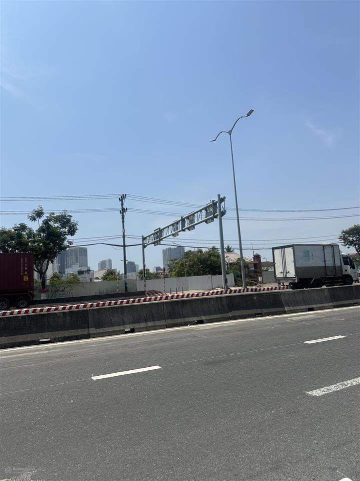 Quỹ đất hiếm mặt tiền kinh doanh sơn trà, ngay ngã 4 đường lớn đông đúc,127m2 chỉ 12.3 tỷ ngô quyền