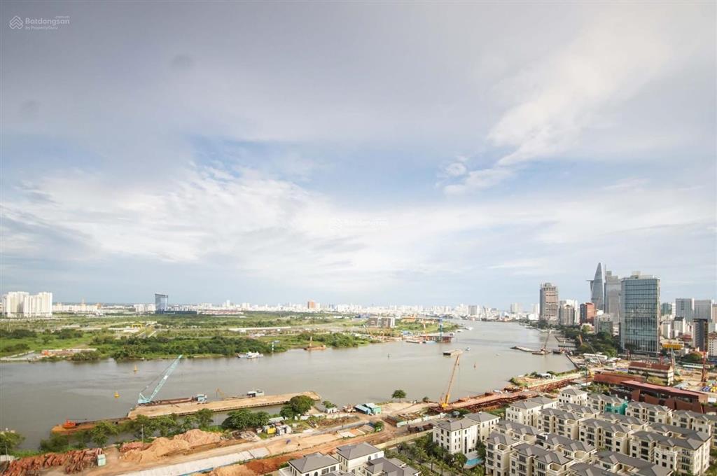 Chính chủ gửi bán vinhomes bason 3pn 126,4 m2  view sông + bitexco + pháo bông  sẵn sổ hồng