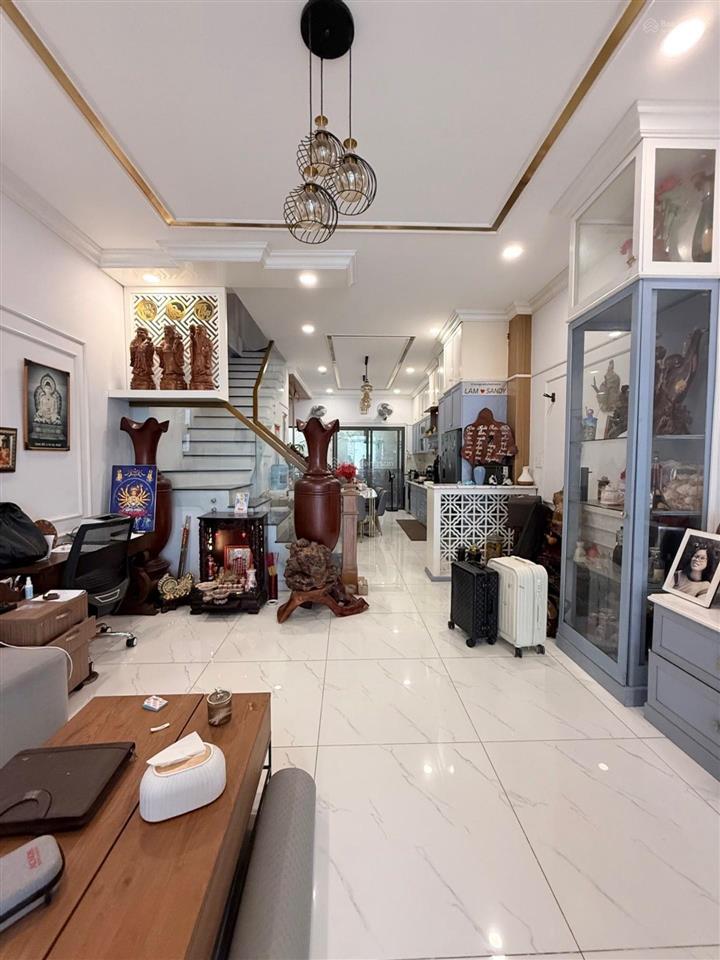 Nhà đẹp 3 tầng nở hậu ngang 4.7m lê đức thọ 77m² 7tỷ2